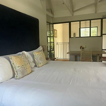 Comfortable Room With Large En Suite Bathroom フランシュホーク エクステリア 写真