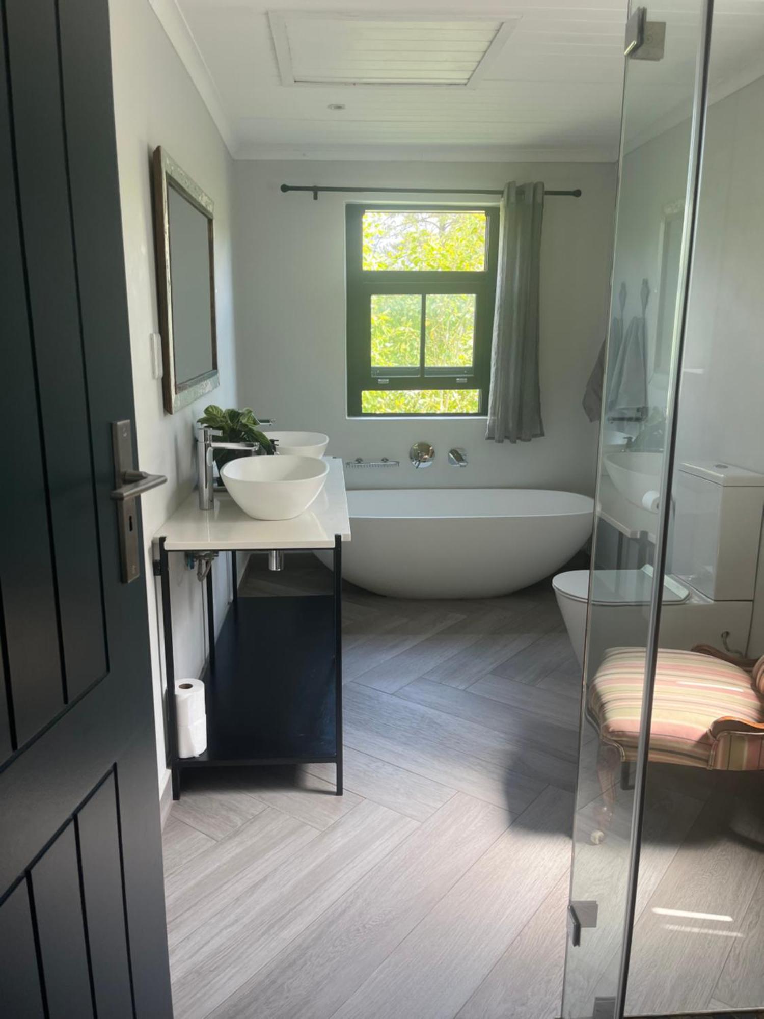 Comfortable Room With Large En Suite Bathroom フランシュホーク エクステリア 写真
